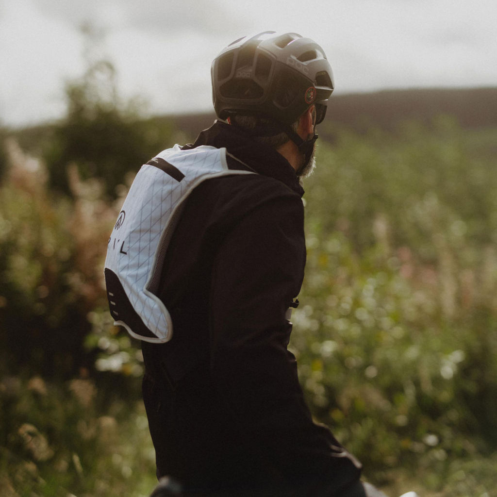 gravel racing hydration pack white | grvl